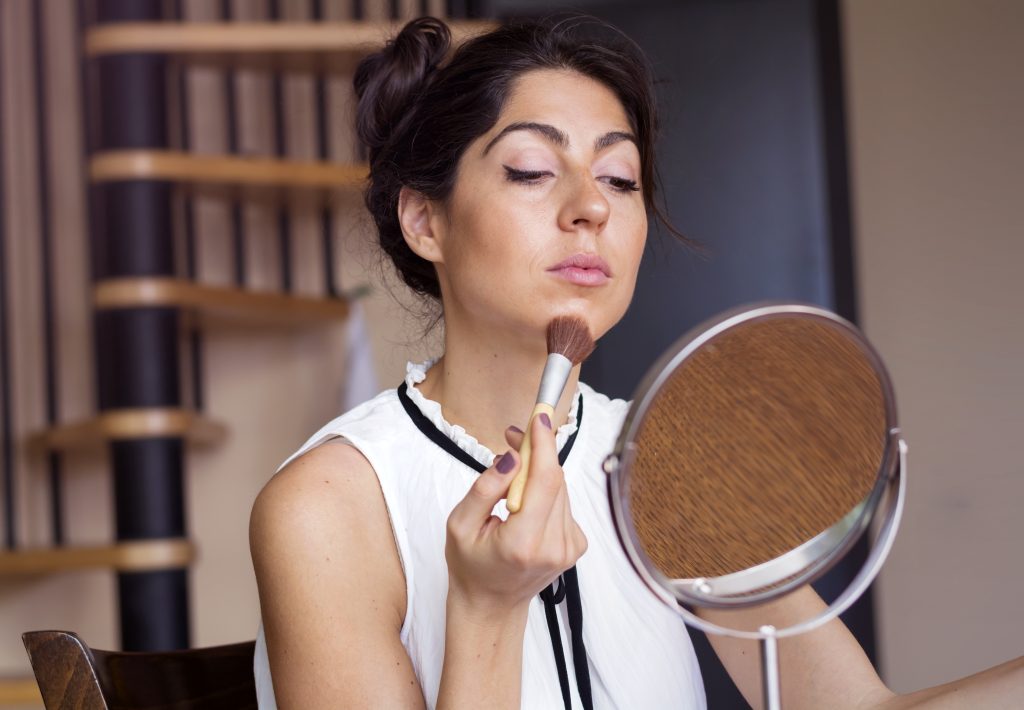 How to Apply Concealer in Easy Steps